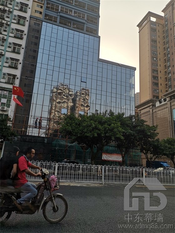 鋁板幕墻建筑與傳統(tǒng)建筑的區(qū)別？